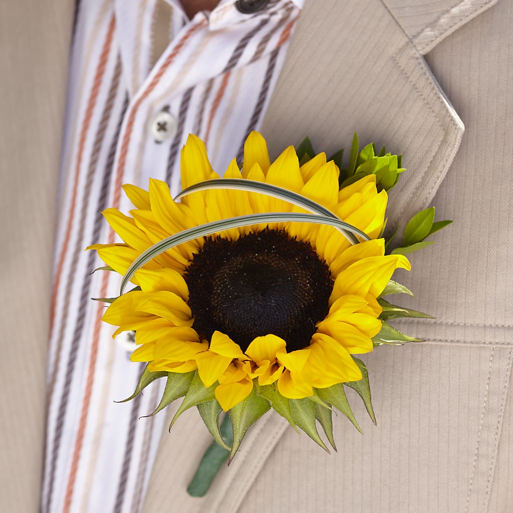 Free Spirit Boutonniere – Lolas Blooms, Somerset NJ